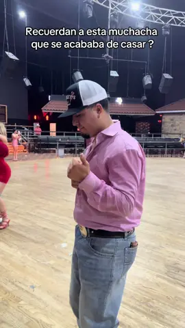 A post by @bailes_dfw on TikTok caption: Está bien o no?😔 #pareja #casados #celos #fypage 