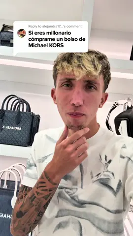 A post by @chusiitoo on TikTok caption: Quien quiere el bolso? 😳🎁