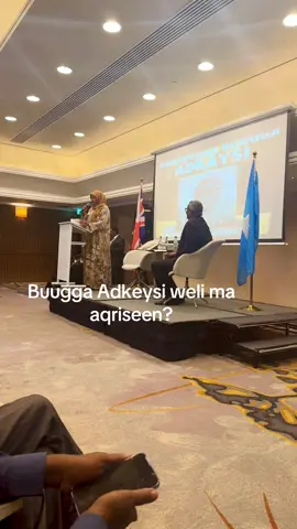 A post by @shukrifiican on TikTok caption: Horta meeqa idinka mid ah ayaa si live ah iila kulmay? Aqri buug bil walba aad wax baratidee. #viralvideos #somaliuk🇬🇧🇸🇴 #somalitiktok #reading 