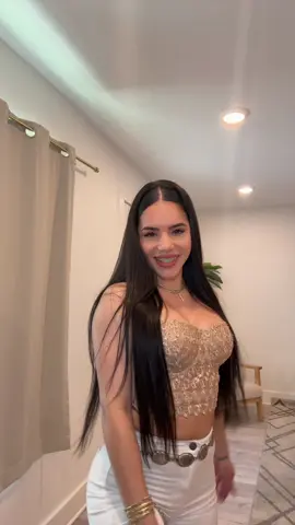 A post by @celes_ttee on TikTok caption: Esos ojos de color café #celeste 