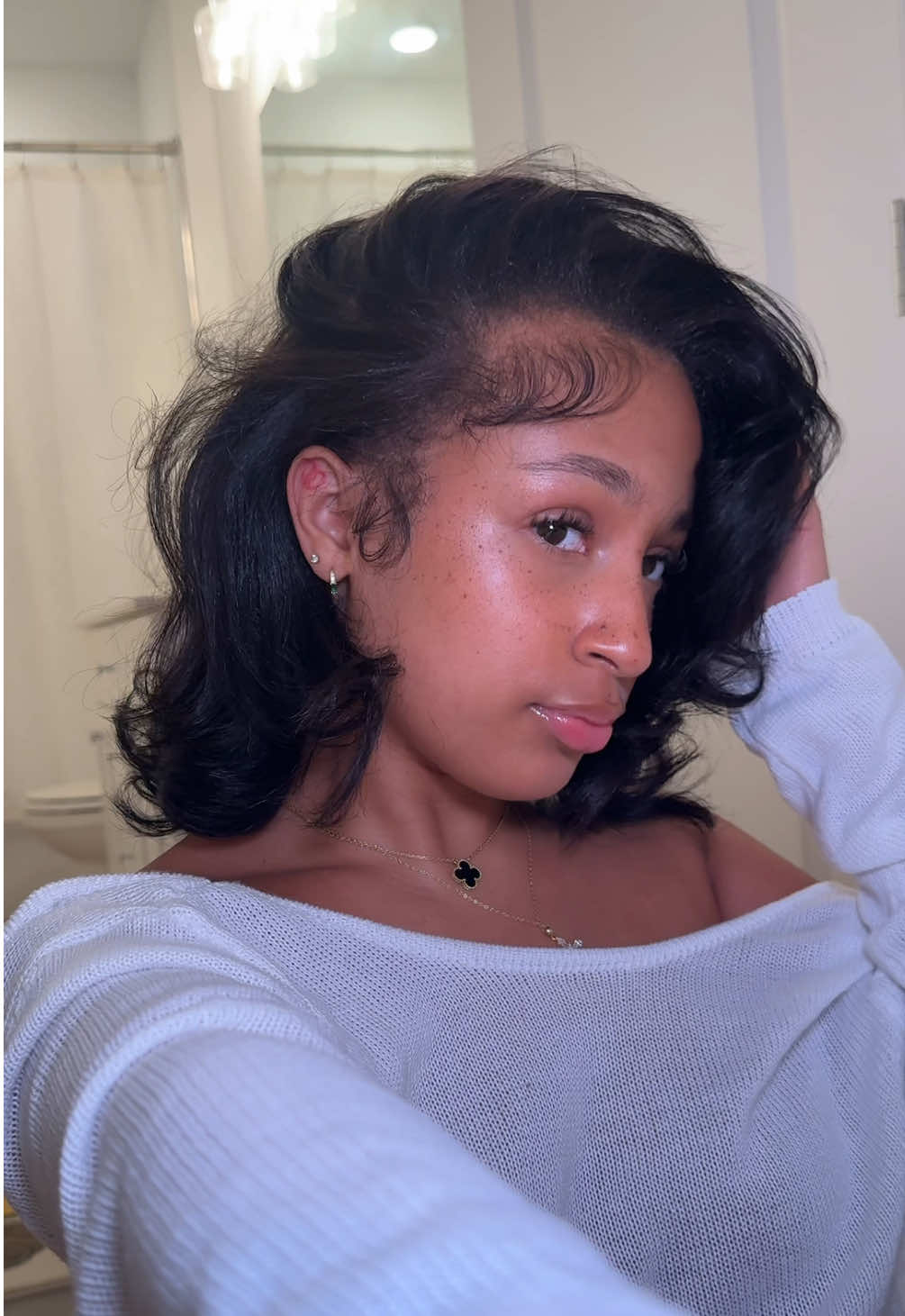 A post by @samariajdavis_ on TikTok caption: cause who wearing foundation everyday? not me 😭  #loveislandmakeup 