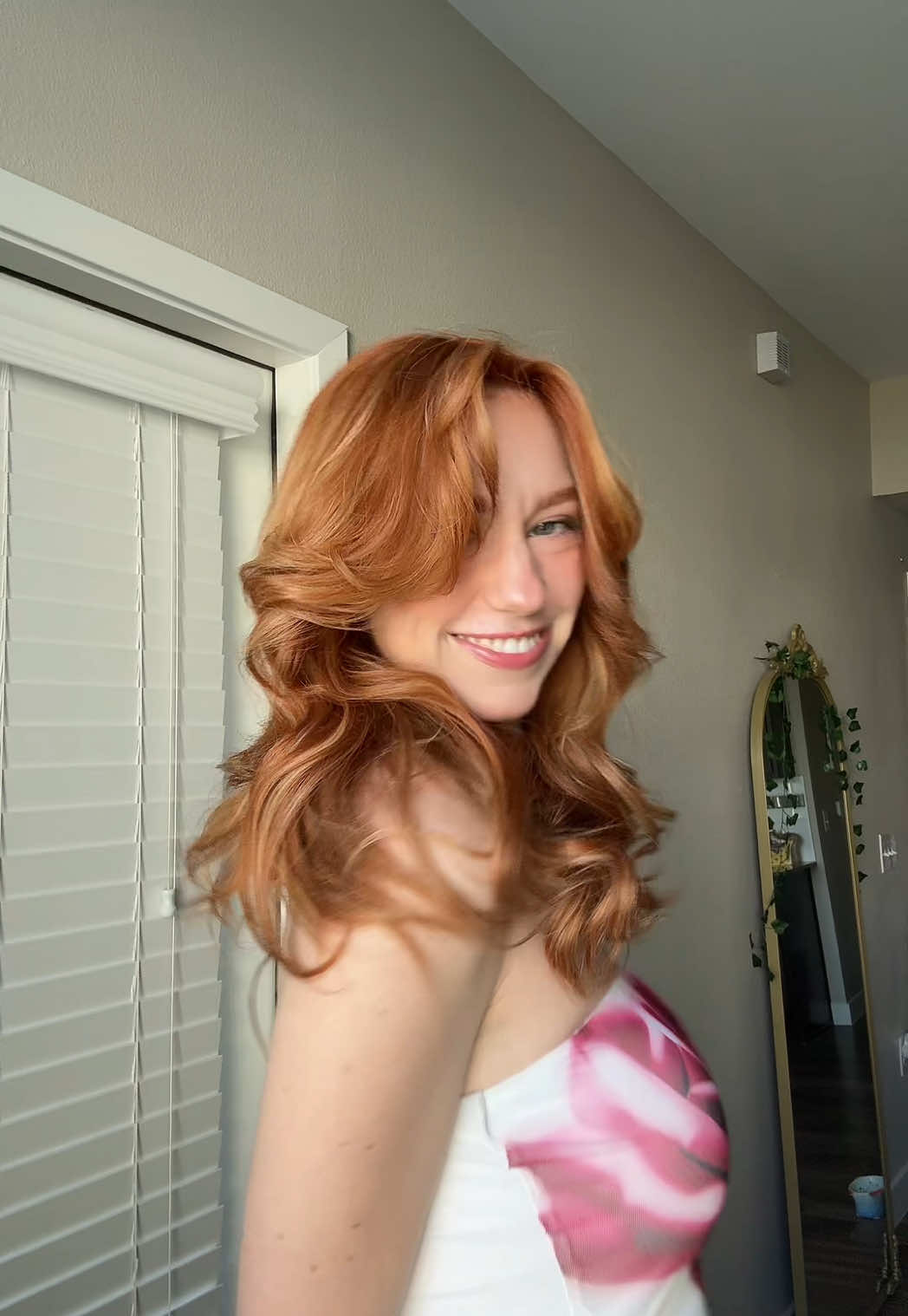 A post by @saianana on TikTok caption: Kept the highlights for less than 12 hrs😮‍💨 #peliroja❤️👩🏻‍🦰 #hairtransformation #transition #parati #fypシ゚viral 