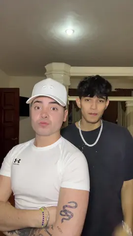 A post by @_jg.castillo on TikTok caption: La  piña locaaaaaaaa #fyp #parati #tiktok 