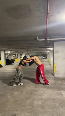 A post by @moises_ebrahin on TikTok caption: Ojo máquinas #tumaridomoises 