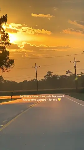 A post by @xo_0220 on TikTok caption: the sunset yesterday was unreal 💛 #fypシ #foryoupage #sunset 