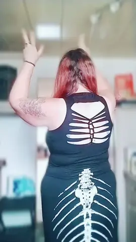 A post by @nessa01071998 on TikTok caption: wünsche euch nen schönen Tag in die neue Woche 😉 #fy#fyp#black 