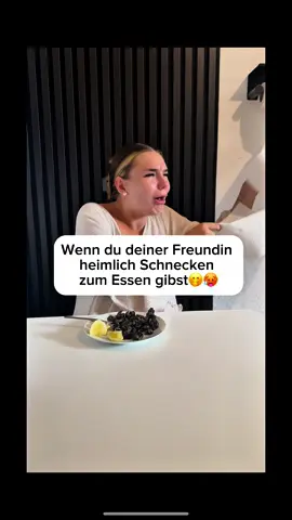 A post by @manja_faiez on TikTok caption: Wie würdet ihr reagieren?🤣🥵#fyp #foryouupage ##typischfrau #typischmann #nomobbing #justtfgorfun#couplecomedy #funnyvideos#fypシ #fypage #fürdich #goviral #viralvideo #viraltiktok#nehmtesmithumor