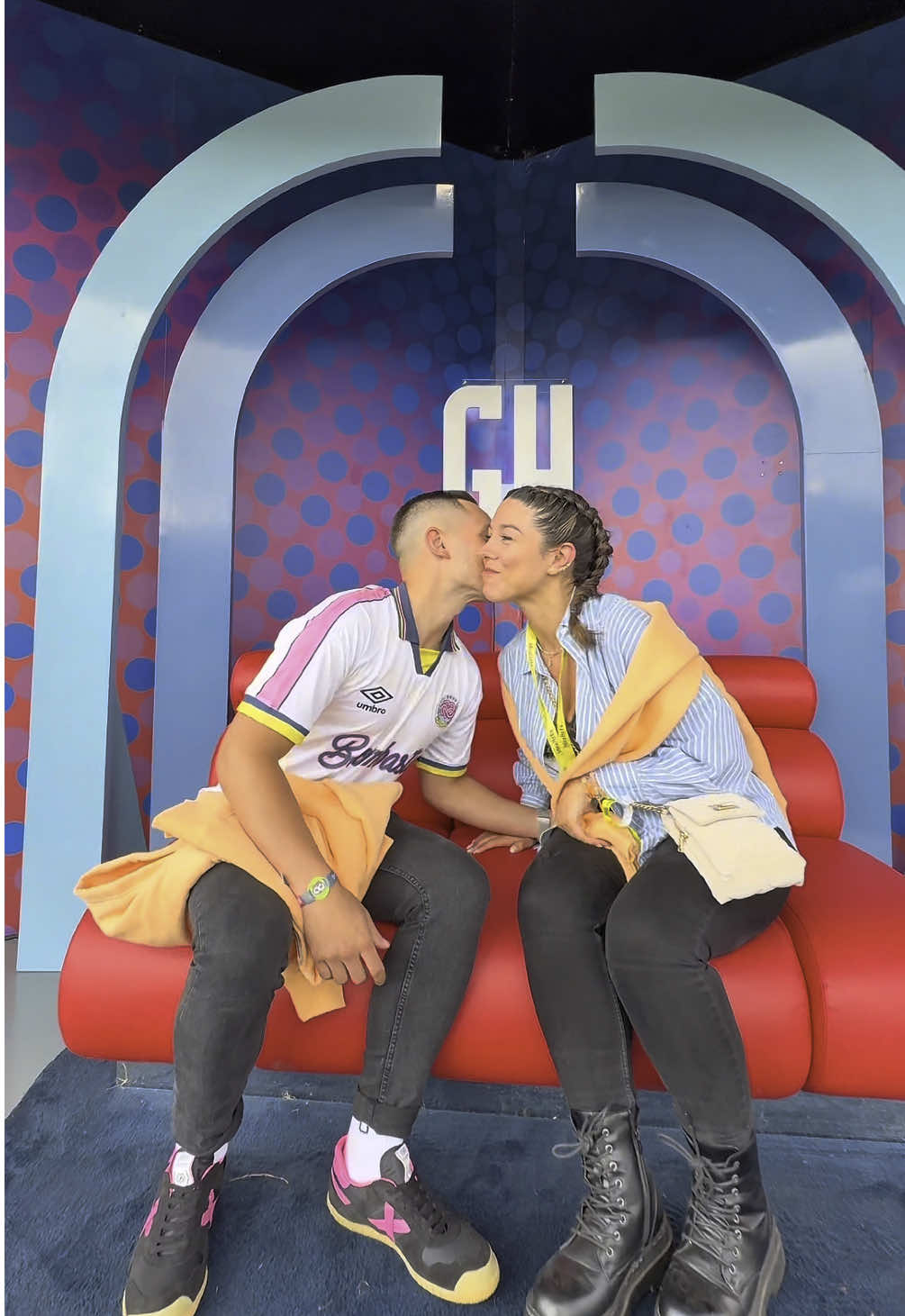 A post by @ghoficial on TikTok caption: En la casa de #GranHermano han surgido historias que daban para una peli y en nuestro stand de @Boombastic Festival no iba a ser menos ❤️‍🔥 Si quieres vivir la tuya propia, te recordamos que el #CastinGH sigue abierto 😉