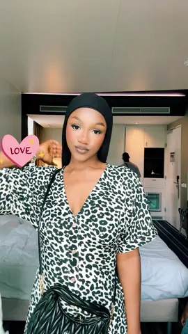 A post by @gazelle904 on TikTok caption: Il as dit " au lieu d'aller maquiller ma femme, elle est entrain de danser "🤣😜