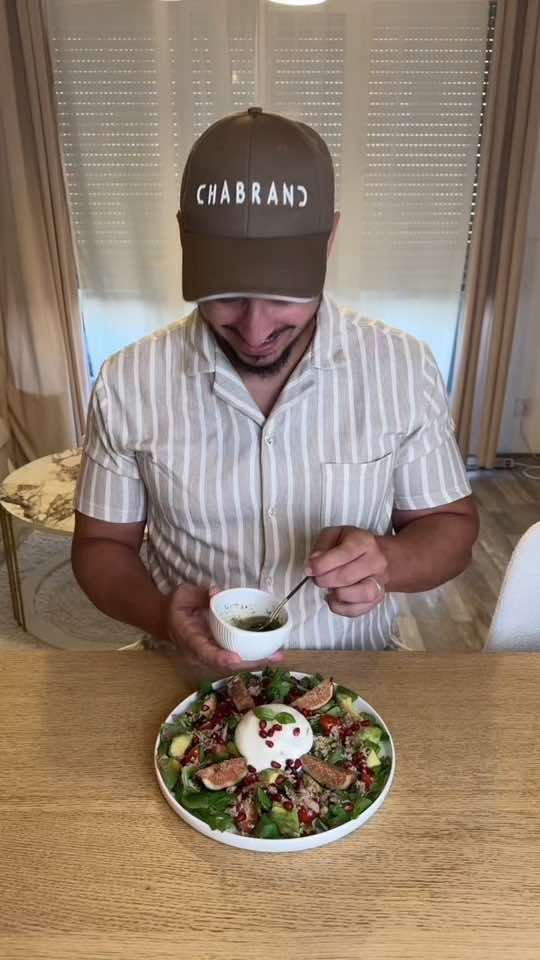 A post by @cestarpinbon on TikTok caption: Les salades d’été LES MEILLEURES 🥗☀️  #recettes #ideerecette #recettesimple #recetterapide #recettefacile #recettesimpleetrapide #recettefacileetrapide #TikTokFood #cestarpinbon 