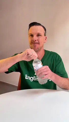 A post by @english.bay on TikTok caption: Phrasal Verbs em Inglês na Prática 📝 #phrasalverbs #verbos #inglesonline #inglesfacil