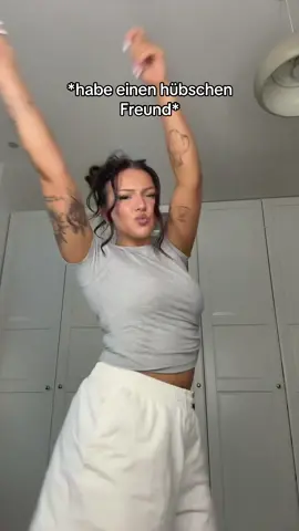 A post by @yungstachel on TikTok caption: Ne ist blöd jetzt dann lieber jemanden der lustig aussieht 