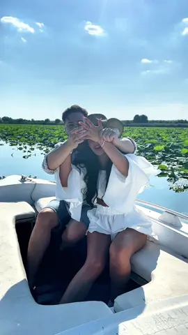 A post by @radunittu on TikTok caption: Duminică, ora 19:00 TASKU 🤩 vă iubim ❤️ @𝑻𝑬𝑶𝑫𝑶𝑹𝑨 𝑩𝑨𝑵𝑰𝑪𝑨 #fy #fypp #romania #tasku #fyppppppppppppppppppppppp #kanaldromania #funyy #casaiubirii #fyp 