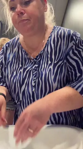 A post by @karina2you on TikTok caption: Praktische Lifehack #probierenmitkarina #maskiergang #probiersen 