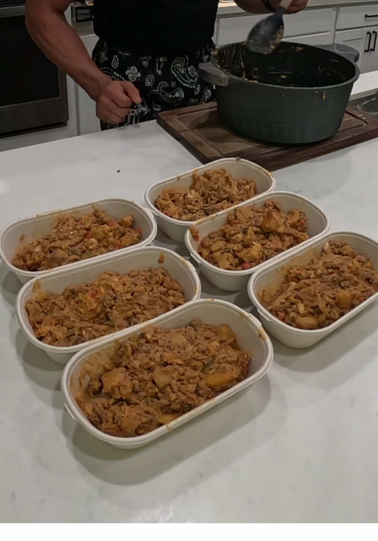 A post by @cookingforgains on TikTok caption: 980 calories 119g protein 19g fat 90g carbs makes 6 meal preps  Big Mac potato bowls going into my cookbook this week! Ingredients list  48 ounces 96/4 beef  200g white onions  2000g white potatoes  1 large tub, pico de gallo (395g) 1 bag, fat-free cheddar cheese Meat seasoning with onions  Garlic salt  Pepper  Paprika  Healthy big Mac sauce  240g plain Greek yogurt 30g light mayo 9g paprika 5g garlic powder 6g onion powder 100g zero cow sweet relish Once everything is made add everything into a bowl and divide in into six meal prep containers Reheat time in the refrigerator 3:30 seconds  Freezer time 3 min stir then check every 30 seconds to establish your own time from your microwaves settings  Follow for more high protein, meal preps #cooking #CookingHacks #mealprepideas #protein #bigmac #mealprep #foodprep #cookbook