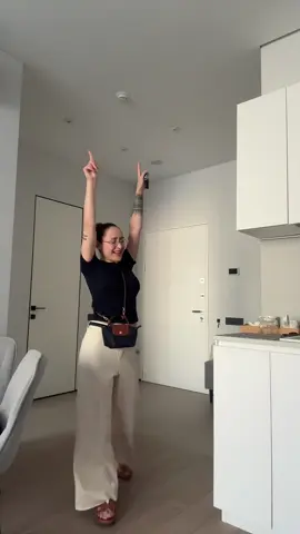 A post by @e_ellyl on TikTok caption: Apтикулы на образ в тг: ELVINA