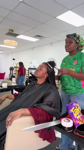 A post by @beautybyalicedimplz on TikTok caption: #fyp #dallasbraider #dfwbraider #beautybyalicedimplz #trending #foryoupage 