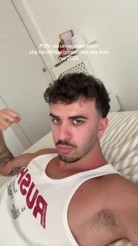 A post by @sasycacciatore on TikTok caption: Ma non gli viene male al collo non ho capito 