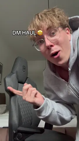 A post by @realrobyn on TikTok caption: Mein Zwillingsbruder hat das gut gemacht dafür dass er neu is oder 