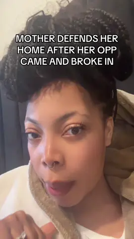 A post by @eboniqueluxe on TikTok caption: A WOMAN DEFENDS HER HOME AFTER HER OPP CAME TO HER FRONT DOOR 😳 #selfdefense #mother #motherhood #fyp