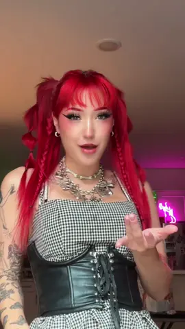 A post by @charleygrayyyy on TikTok caption: i got a new tattoo yesterdayyyy can u guess what it is #wlw #alt 