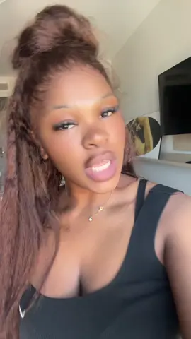 A post by @rosine0fficiel on TikTok caption: Les trends Tiktok c’est la magie 😂😂😂 @Tifounette TLB 