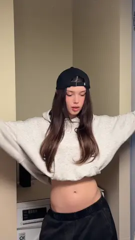 A post by @avivuni on TikTok caption: До конца 