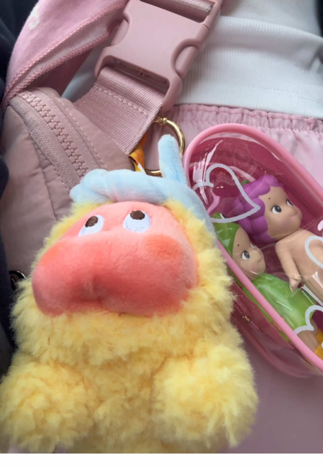 A post by @honeyvilu on TikTok caption: AMÉ los que me salieron. perdón por el ruido, grabe en la fila de un restaurante 🥸💖 #fyp #unboxing #sonyangel 