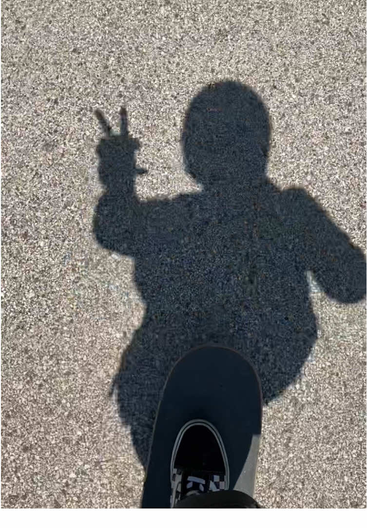 A post by @xo_pennypink on TikTok caption: day 4 of #Skateboarding #skate #noob 