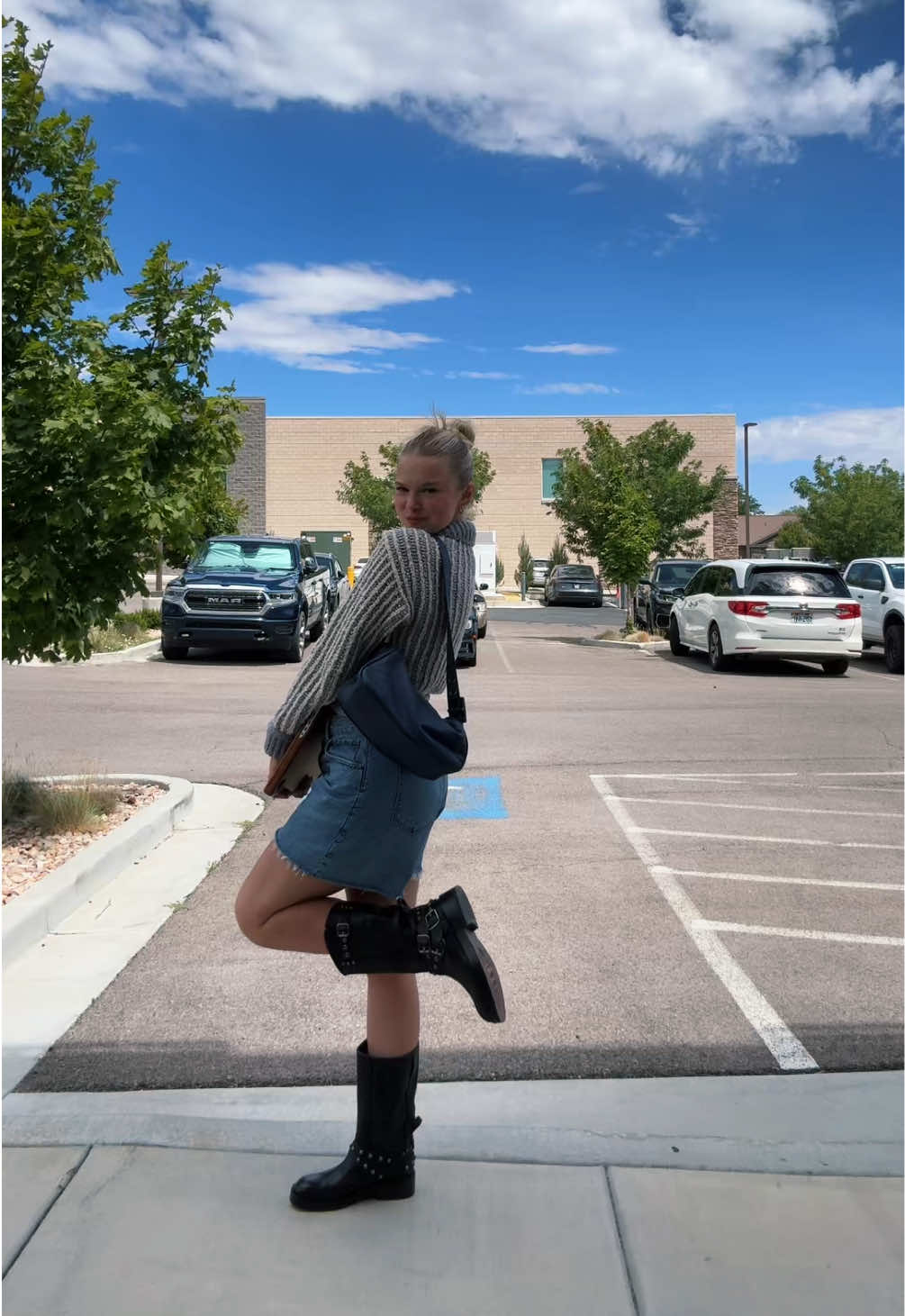 A post by @_kennedylyons on TikTok caption: monday ootd <3