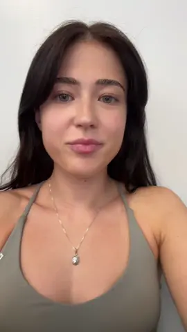 A post by @emmalanyi on TikTok caption: I cannot believe this is happening rn 😭😭😭 #fyp #airport #delta 
