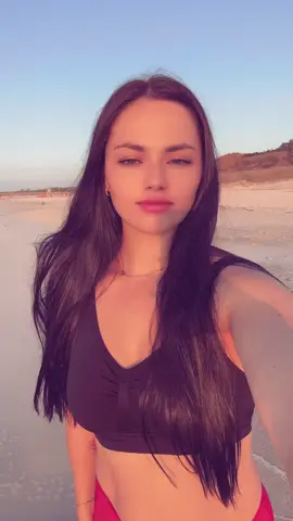 A post by @claudiagonta08 on TikTok caption: #mare🦋❤️ #Viral 