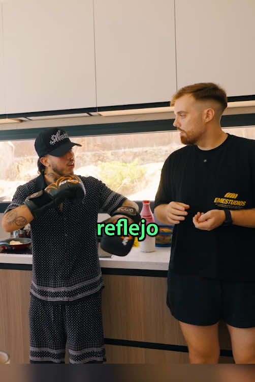 A post by @ibaillanos on TikTok caption: Así entrena Westcol para La Velada.