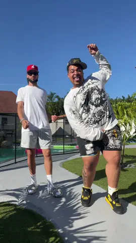 A post by @ajsowaveyyyofficial on TikTok caption: La paradaaa casi vieneeee uuuuu 😮‍💨