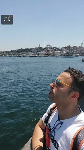 A post by @kemalcanpolattv on TikTok caption: istanbul'u dinliyorum, gözlerim kapalı.. yorgun yıllarım. #cktv #kemalcanpolattv #karaköy #eminönü #sirkeci #taksim #beyoğlu #galatakulesi #istanbul #türkiye🇹🇷 #yorgunyillarim #kapanmazyarayım #sibelcan 