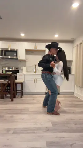 A post by @celes_ttee on TikTok caption: Que no te acuerdas de aquellas felices tardes 🌅@jorgearanda1725 🔥 #celeste #baile #mexico #norteñas 