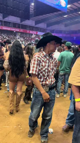 A post by @bailes_dfw on TikTok caption: El FORKYYYYYY 😩😮‍💨 #pareja #Amigos #celebrity #bailestiktok #tacata 