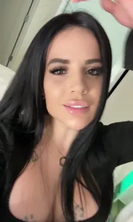 A post by @jenny_montana on TikTok caption: 👸🏻🙃#paratii #fyp 