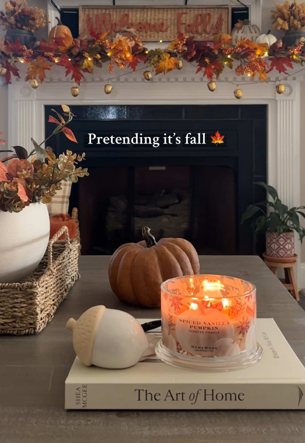 A post by @drea_perez11 on TikTok caption: 🍁🍂🕯️🎃🪵 #fall #fallvibes #fallaesthetic #pumpkinseason 