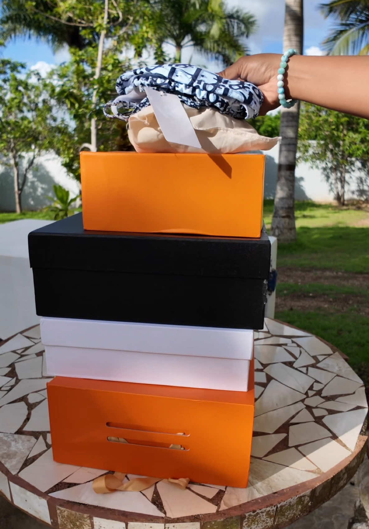 A post by @vivalapinkposh on TikTok caption: ✨🩷 Summer finds 👀✨🩷 Eveything is 🔗 In my Bye-O #bougieonabudget #luxuryfinds #Baddieonabudget #Affordableluxury #Luxuryonabudget #thefencereviews #Pinkposhfinds 