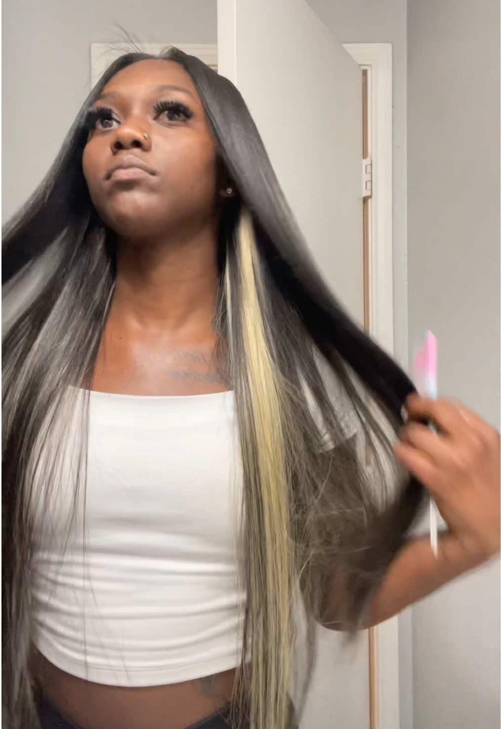 A post by @azthedoll on TikTok caption: Beauty Queen 16A Staright Bundles 20,22,24 @BeautyQueen_Hair @BeautyQueenHair_Store 💗 #fypシ゚viral #azthedon #wiginstall #quickweave #foryou #viral #azdadonn #houstonhairstylist #bundles 