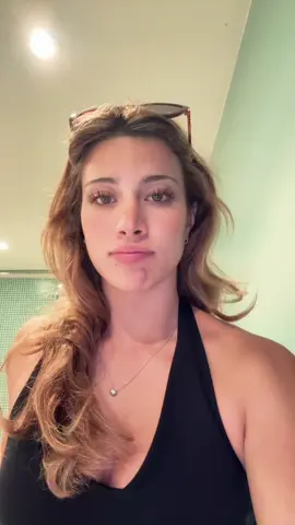 A post by @nicoleegomezc on TikTok caption: Going to the gym 