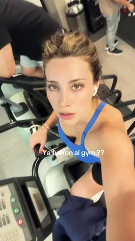 A post by @nicoleegomezc on TikTok caption: Vayan al gym now 