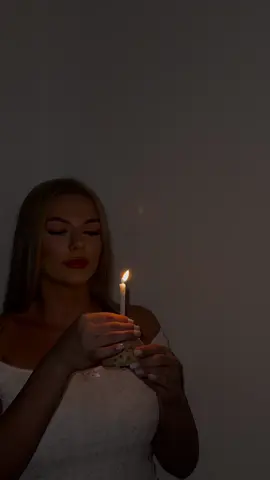 A post by @eusuntjulia.cont2 on TikTok caption: Sunt extrem de emoționată și recunoscătoare ca sunteți într-un număr atât de mare lângă mine 🥺❤️ #fy #birthdaygirl 