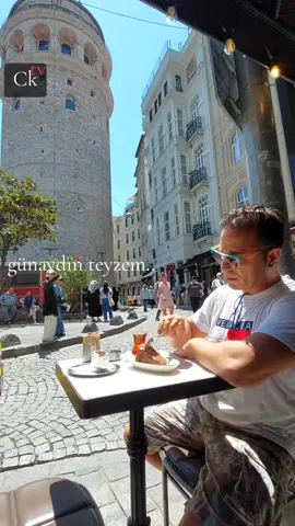 A post by @kemalcanpolattv on TikTok caption: Sana'da günaydın herkese günaydin dostlar gününüz güzel olsun 🤍 #cktv ##kemalcanpolattv #türkiye #istanbul🇹🇷 #sanadagünaydın #viyanakahvesi #reklamdegildir #galata #galatakulesi #sansebastian #türkcayi #cay 