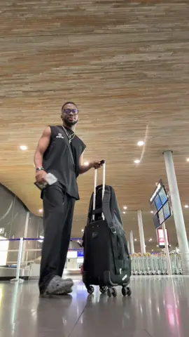 A post by @jojolecomedien1 on TikTok caption: Back home 🏠❤️ merci beaucoup pour l’accueil @coachhamondchic @Roseline Layo officiel @Djamila Diallo 