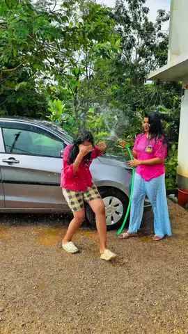 A post by @_sruthi_thampi on TikTok caption: 🧿 പൊതു അവധി ദിവസങ്ങൾ വീട്ടിൽ ഒരു ഉത്സവം പോലെയാ. 🥰🥰🥰 എല്ലാവരും വീട്ടിൽ കൂട്ടുകാരെ പോലെ  ❤️ കൂടുമ്പോൾ ഇമ്പമുള്ളത് കുടുംബം 🥰 അച്ഛനും അമ്മയും ചേച്ചിയും ചേട്ടനും അവരുടെ കുട്ടികളും ബന്ധുക്കളും ഒക്കെ ആയി ഒരു ബഹളം ❤️ #sruthithampi #sweethome #chirapunji #chirapunjimazhayath 