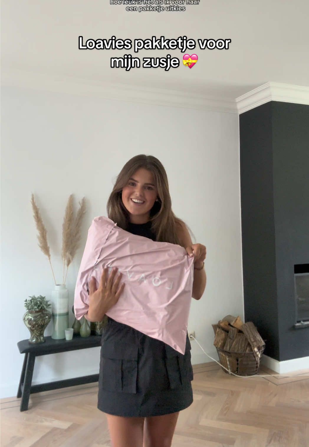A post by @karlijn_s on TikTok caption: @LOAVIES pakketje voor mijn zusjeee (link in bio) ig: karlijnsteijger #loavies #girlsgoneloavies #shoplog #haul #kleding 