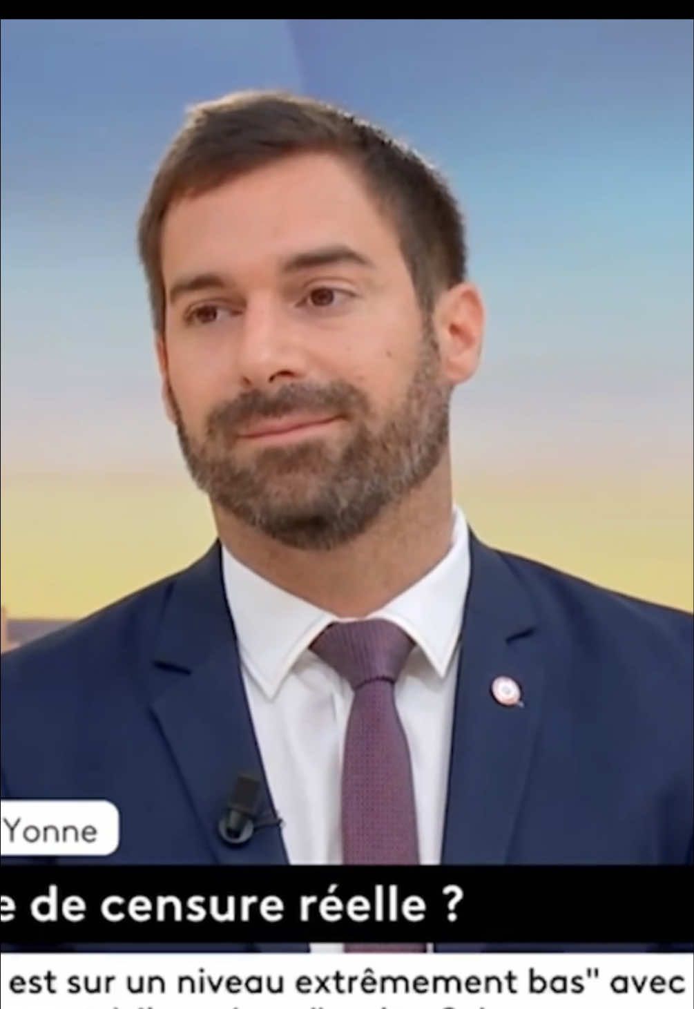 A post by @julienodoul on TikTok caption: 🔴 Si François Bayrou maintient le budget tel que, alors le Groupe Rassemblement National votera la motion de censure et le gouvernement tombera. 