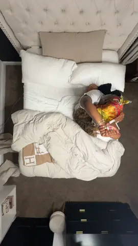 A post by @dallasalexandria on TikTok caption: #dayinthelife #morningroutine #realisticdayinthelife 